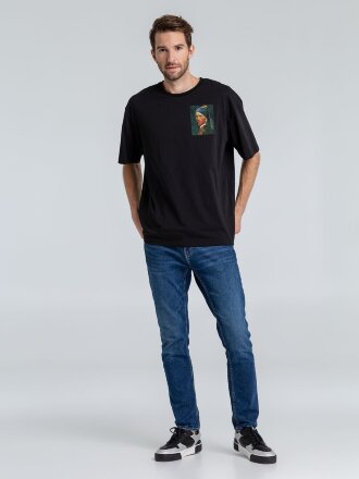 Футболка оверсайз «Мужчина с жемчужной сережкой», черная Футболка оверсайз «Мужчина с жемчужной сережкой», черная