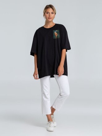 Футболка оверсайз «Мужчина с жемчужной сережкой», черная Футболка оверсайз «Мужчина с жемчужной сережкой», черная
