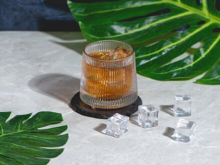 Вращающийся бокал для виски на сланцевом костере Ventura