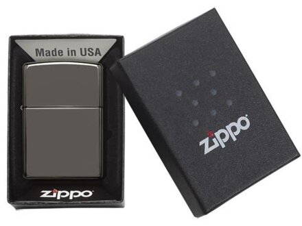 Зажигалка ZIPPO Classic с покрытием Black Ice, латунь/сталь, чёрная, глянцевая, 38x13x57 мм Зажигалка ZIPPO Classic с покрытием Black Ice, латунь/сталь, чёрная, глянцевая, 38x13x57 мм