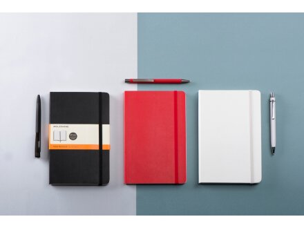 Подарочный набор Moleskine Amelie с блокнотом А5 Soft и ручкой, черный Подарочный набор Moleskine Amelie с блокнотом А5 Soft и ручкой, черный