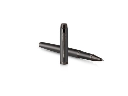 Ручка роллер Parker IM Monochrome Black, стержень:F, цвет чернил: black, в подарочной упаковке. Ручка роллер Parker IM Monochrome Black, стержень:F, цвет чернил: black, в подарочной упаковке.