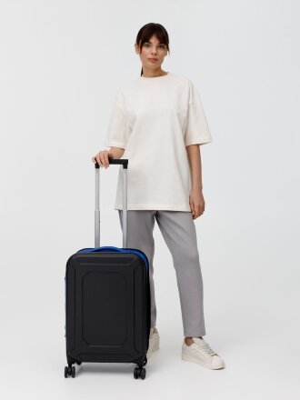 Чемодан Platta, черный с синим Чемодан Platta, черный с синим