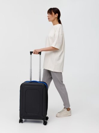 Чемодан Platta, черный с синим Чемодан Platta, черный с синим