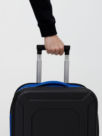 Чемодан Platta, черный с синим Чемодан Platta, черный с синим