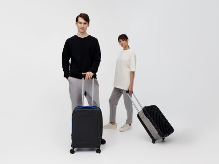 Чемодан Platta, черный с синим Чемодан Platta, черный с синим