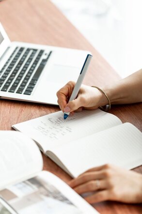 Ручка шариковая PF One, серебристая с синим Ручка шариковая PF One, серебристая с синим