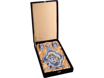 Набор: штоф для водки с двумя стопками Герб России, белый/синий Набор: штоф для водки с двумя стопками Герб России, белый/синий