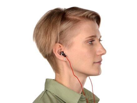 Набор с наушниками и зарядным кабелем 3-в-1 In motion, красный Набор с наушниками и зарядным кабелем 3-в-1 In motion, красный