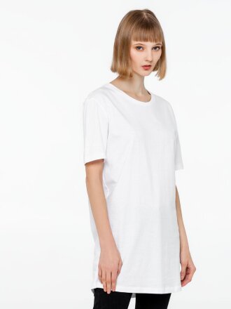 Футболка удлиненная Magnum, белая Футболка удлиненная Magnum, белая