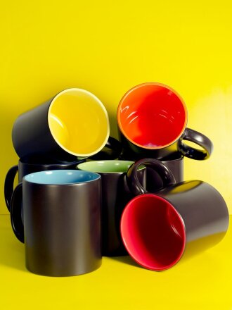 Кружка-хамелеон On Display, матовая, черная с зеленым Кружка-хамелеон On Display, матовая, черная с зеленым