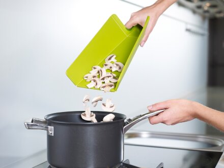 Доска разделочная Chop2Pot™ Plus средняя, зеленый Доска разделочная Chop2Pot™ Plus средняя, зеленый