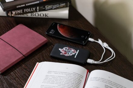 Аккумулятор с подсветкой markBright City, 10000 мАч, черный Аккумулятор с подсветкой markBright City, 10000 мАч, черный