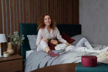 Умная колонка «Новая Яндекс Станция Мини» с часами, красная Умная колонка «Новая Яндекс Станция Мини» с часами, красная