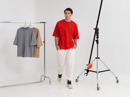 Футболка оверсайз унисекс Kosmos 2.0, красная Футболка оверсайз унисекс Kosmos 2.0, красная