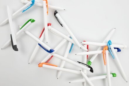 Ручка шариковая Favorite, белая с синим Ручка шариковая Favorite, белая с синим