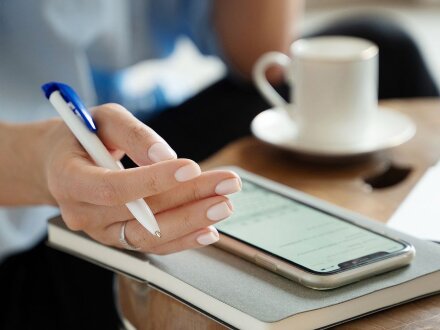 Ручка шариковая Favorite, белая с синим Ручка шариковая Favorite, белая с синим