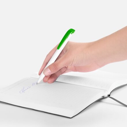 Ручка шариковая Favorite, белая с зеленым Ручка шариковая Favorite, белая с зеленым