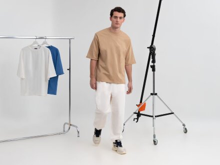 Футболка оверсайз унисекс Kosmos 2.0, бежевая Футболка оверсайз унисекс Kosmos 2.0, бежевая