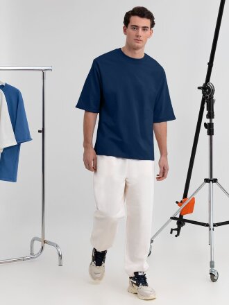 Футболка оверсайз унисекс Kosmos 2.0, темно-синяя Футболка оверсайз унисекс Kosmos 2.0, темно-синяя