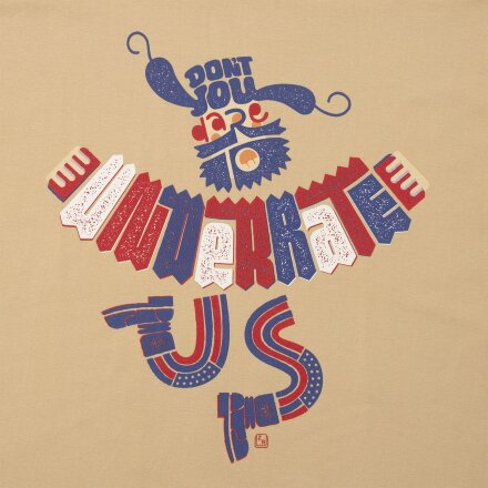 Футболка Don't You Dare to Underrate Us, песочная Футболка Don't You Dare to Underrate Us, песочная