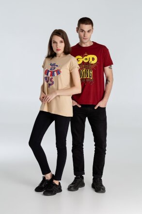 Футболка Don't You Dare to Underrate Us, песочная Футболка Don't You Dare to Underrate Us, песочная