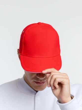 Бейсболка Classic, красная с белым кантом Бейсболка Classic, красная с белым кантом