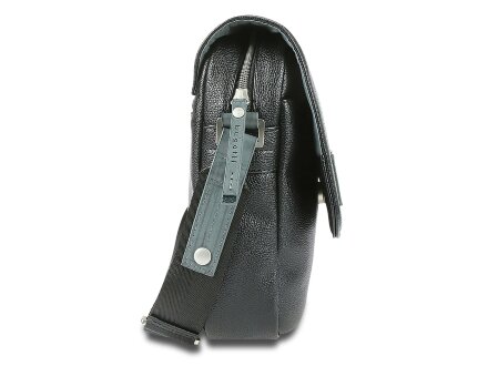 Сумка наплечная BUGATTI Moto D, чёрная, полиуретан, 18х6х25 см, 2 л Сумка наплечная BUGATTI Moto D, чёрная, полиуретан, 18х6х25 см, 2 л