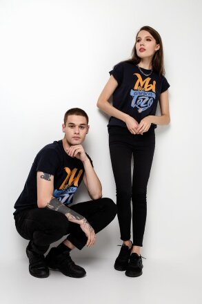 Футболка «Мы все слегка того», темно-синяя Футболка «Мы все слегка того», темно-синяя