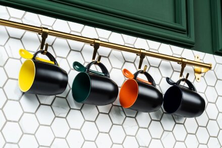 Кружка-хамелеон Melty с ложкой, черная с синим Кружка-хамелеон Melty с ложкой, черная с синим