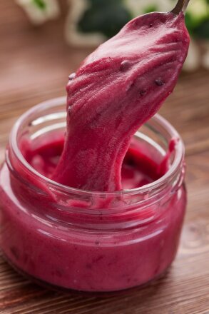 Крем-мед Bee in Love, с черной смородиной Крем-мед Bee in Love, с черной смородиной