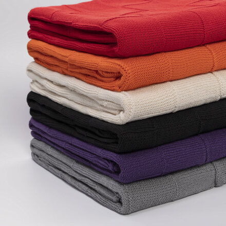 Плед Cella вязаный, красный (без подарочной коробки) Плед Cella вязаный, красный (без подарочной коробки)