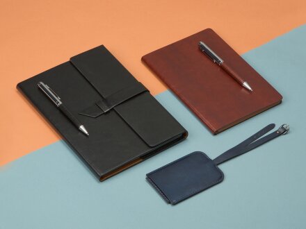 Бизнес-блокнот А5 с клапаном Fabrizio с ручкой, черный Бизнес-блокнот А5 с клапаном Fabrizio с ручкой, черный