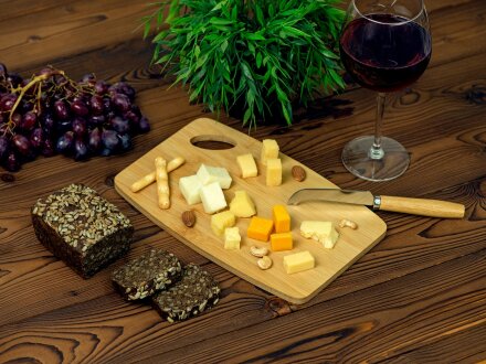 Набор для сыра с ножом и доской из бамбука Набор для сыра с ножом и доской из бамбука