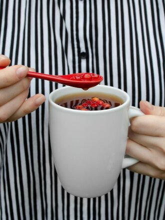 Кружка с ложкой Cheer Up, белая с белой Кружка с ложкой Cheer Up, белая с белой