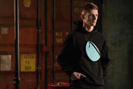 Поясная сумка Manifest из светоотражающей ткани, серая Поясная сумка Manifest из светоотражающей ткани, серая