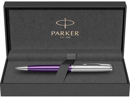 Шариковая ручка Parker Sonnet Essentials Violet SB Steel CT, цвет чернил black, перо: M, в подарочной упаковке. Шариковая ручка Parker Sonnet Essentials Violet SB Steel CT, цвет чернил black, перо: M, в подарочной упаковке.