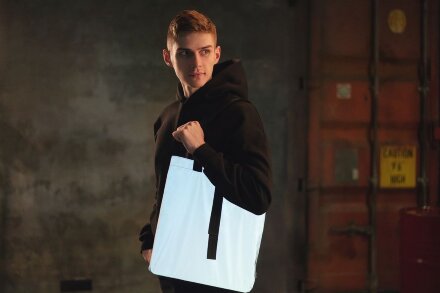 Шопер Manifest из светоотражающей ткани, серый Шопер Manifest из светоотражающей ткани, серый