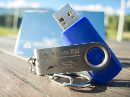 Флешка Twist, синяя, 8 Гб Флешка Twist, синяя, 8 Гб