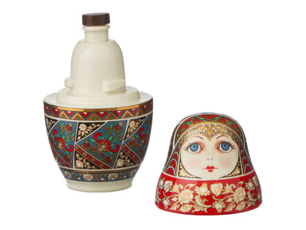 Подарочный набор Матрешка: штоф 0,5л, варенье из сосновых шишек (овальная банка), 325г Подарочный набор Матрешка: штоф 0,5л, варенье из сосновых шишек (овальная банка), 325г