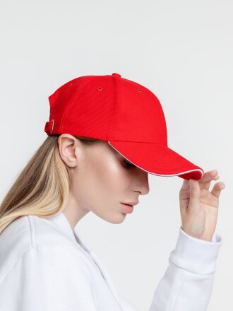 Бейсболка Generic, красная с белым кантом Бейсболка Generic, красная с белым кантом