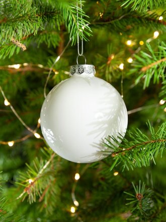 Елочный шар Finery Gloss, 8 см, глянцевый белый Елочный шар Finery Gloss, 8 см, глянцевый белый