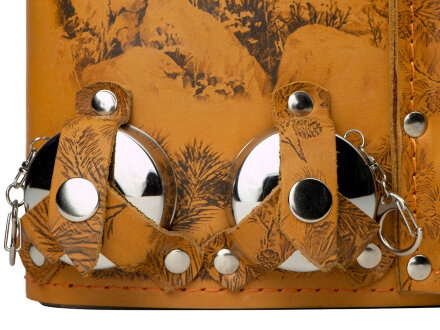 Набор Подарочный: фляга 511/2 (рыжая кожа), 2л+2 стаканчика+2 вилки Набор Подарочный: фляга 511/2 (рыжая кожа), 2л+2 стаканчика+2 вилки