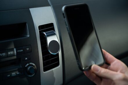 Магнитный держатель для смартфонов Pinch, серебристый Магнитный держатель для смартфонов Pinch, серебристый