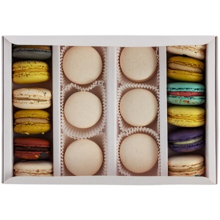Набор из 18 пирожных макарон Набор из 18 пирожных макарон