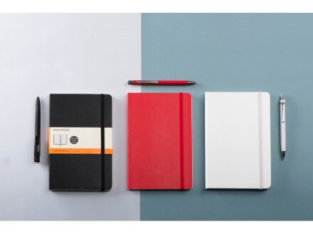 Подарочный набор Moleskine Hemingway с блокнотом А5 и ручкой, черный Подарочный набор Moleskine Hemingway с блокнотом А5 и ручкой, черный