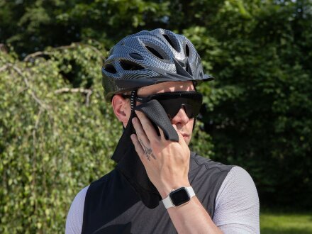 Охлаждающее полотенце Narvik в силиконовом чехле, черное Охлаждающее полотенце Narvik в силиконовом чехле, черное