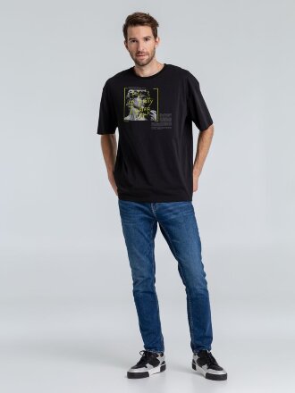 Футболка оверсайз «He is So Pretty. Давид», черная Футболка оверсайз «He is So Pretty. Давид», черная