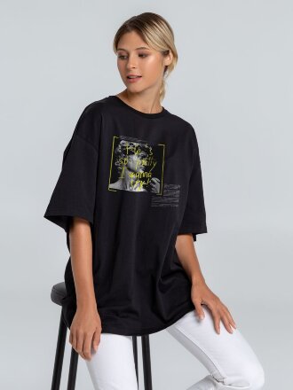Футболка оверсайз «He is So Pretty. Давид», черная Футболка оверсайз «He is So Pretty. Давид», черная