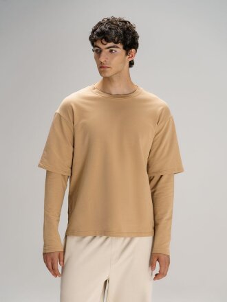 Футболка оверсайз с двойным рукавом Kosmos, бежевая Футболка оверсайз с двойным рукавом Kosmos, бежевая